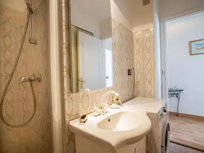 Salle de bains dans l'établissement Studio Le Golf-1 by Interhome