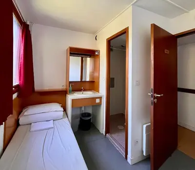 Un ou plusieurs lits dans un hébergement de l'établissement Auberge de Jeunesse HI Cancale