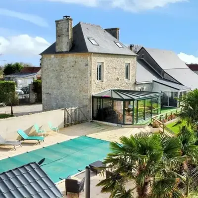 Maison confortable à Saint-Germain-du-Pert avec piscine privée