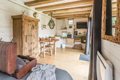 Cuisine ou kitchenette dans l'établissement La Roulotte de la Trigalle