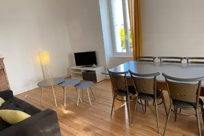 Télévision ou salle de divertissement dans l'établissement Appartement lumineux Cancale, 80m2, 3 chambres.