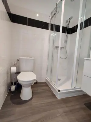 Salle de bains dans l'établissement LE FOUCAULD-GoodCaen