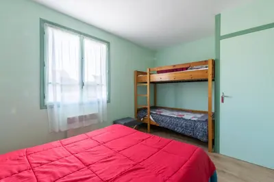 Un ou plusieurs lits dans un hébergement de l'établissement La Petite Isle - Maison et jardin - plage à 200 m