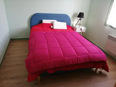 Un ou plusieurs lits dans un hébergement de l'établissement La Petite Isle - Maison et jardin - plage à 200 m