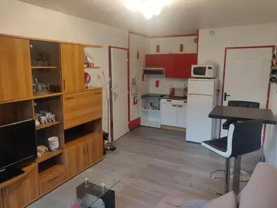 Cuisine ou kitchenette dans l'établissement Appartement F3 Cabourg près plage hippodrome centre-ville