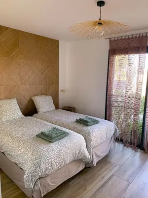 Un ou plusieurs lits dans un hébergement de l'établissement pontons view residence