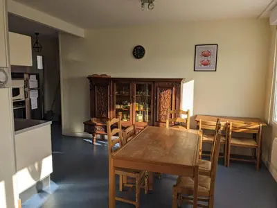 Cuisine ou kitchenette dans l'établissement Maison centre de Barfleur