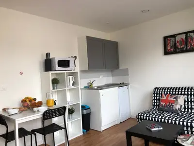 Cuisine ou kitchenette dans l'établissement HYPER CENTRE - WIFI FIBRE GRATUIT - JERGWELOH - Le Londonien