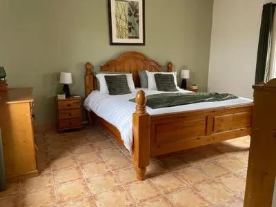 Un ou plusieurs lits dans un hébergement de l'établissement Spacious house for 6 people with a swimming pool