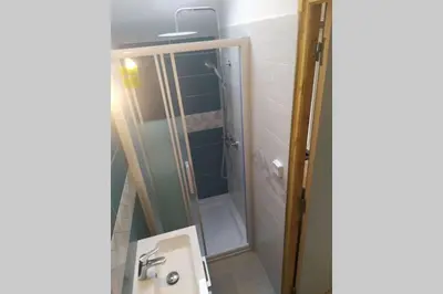 Salle de bains dans l'établissement chalet avec jardin proche du Mont Saint Michel
