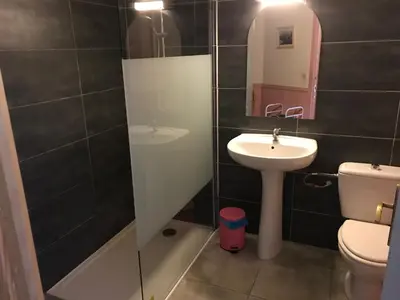 Salle de bains dans l'établissement Cidrerie, Coeur De Combray