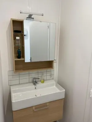 Salle de bains dans l'établissement Cosy Flat Carteret - Appartement centre bourg - 4 personnes