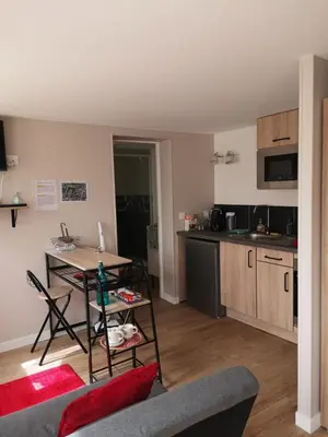 Cuisine ou kitchenette dans l'établissement Charmante Maison studio proche mer et commerces