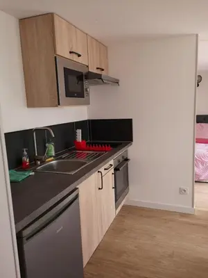 Cuisine ou kitchenette dans l'établissement Charmante Maison studio proche mer et commerces