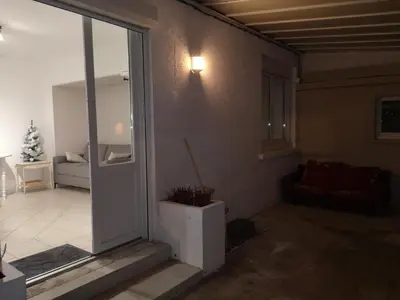 Télévision ou salle de divertissement dans l'établissement Appartement 2 pièces avec terrasse proche mer et commerces