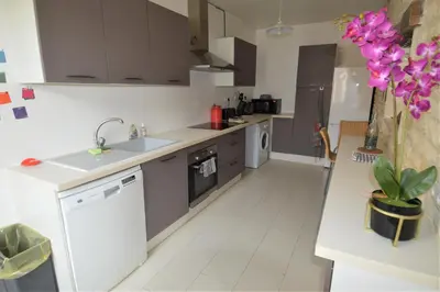 Cuisine ou kitchenette dans l'établissement Maison,appartement de charme bord de mer - Avec jardin et wifi