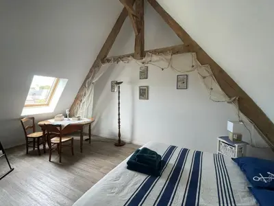 Un ou plusieurs lits dans un hébergement de l'établissement Nid de pie Grand duplex lumineux cadre verdoyant calme à 5 mn de la mer près Port en Bessin, Bayeux, Omaha Beach,