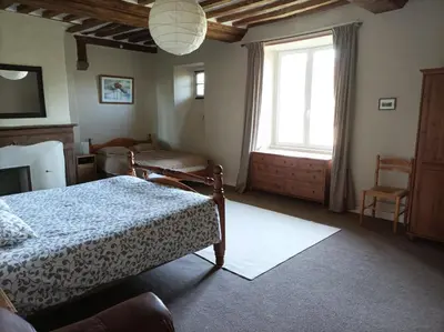 Un ou plusieurs lits dans un hébergement de l'établissement La Petellerie, maison de campagne avec piscine pour un séjour détente