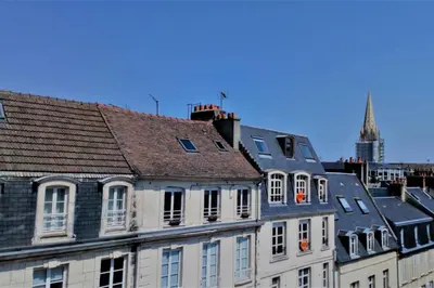Vue générale sur Caen ou vue de la ville depuis l'appartement