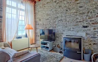Télévision ou salle de divertissement dans l'établissement Stunning Home In Gonneville-Le-Theil
