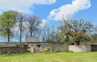 Jardin de l'établissement Stunning Home In Gonneville-Le-Theil