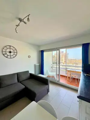 Coin salon dans l'établissement Appartement vue mer et marina, Loggia - Parking