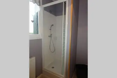 Salle de bains dans l'établissement Gîte** de Pauline à Sainte Mère Église