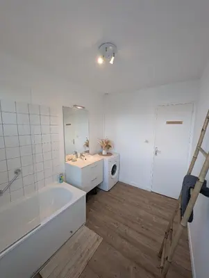 Salle de bains dans l'établissement Gîte Le 101ème dans le centre de Ste Mère Église