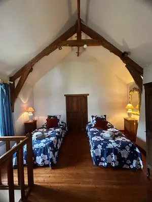 Un ou plusieurs lits dans un hébergement de l'établissement Maison 2 chambres avec espace extérieur privé et petit-déjeuner en supplément - fait-maison et produits locaux