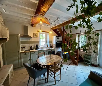 Cuisine ou kitchenette dans l'établissement Maison 2 chambres avec espace extérieur privé et petit-déjeuner en supplément - fait-maison et produits locaux