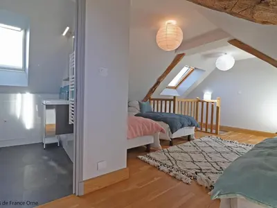 Un ou plusieurs lits dans un hébergement de l'établissement Maison chaleureuse en Normandie avec jardin arboré - FR-1-497-143