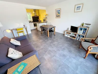 Cuisine ou kitchenette dans l'établissement Appartement moderne centre-ville, 600m plage, résidence sécurisée, parking - FR-1-361-368