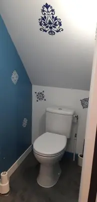 Salle de bains dans l'établissement LE CHALET SUISS - Chambre Santorin