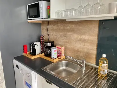 Cuisine ou kitchenette dans l'établissement Le Hublot - Meublé Tourisme Classé 3 étoiles