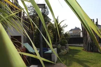 Jardin de l'établissement La Villa Thelma 5 étoiles, piscine, sauna et jacuzzi