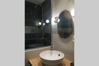 Salle de bains dans l'établissement Studio 24 - Coucher de Soleil & Vue Mer