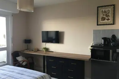 Cuisine ou kitchenette dans l'établissement Studio 24 - Coucher de Soleil & Vue Mer