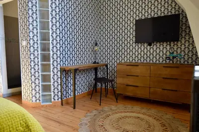Télévision ou salle de divertissement dans l'établissement Chambres d'Hôtes Le Clos des Marronniers