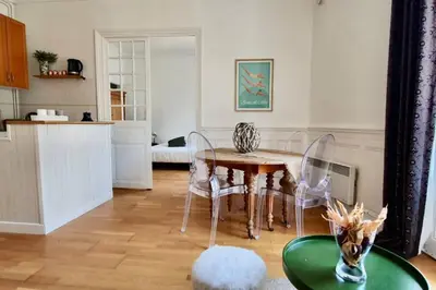 Cuisine ou kitchenette dans l'établissement Beau 2 pièces en centre ville et à 200m de la mer