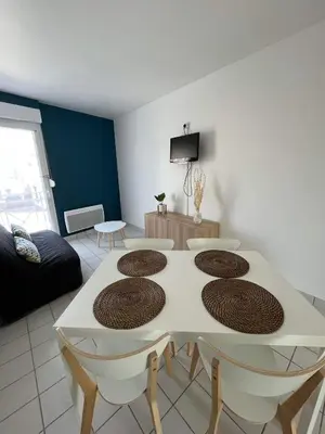 Plan de l'établissement Anselme, F2 duplex avec cour commune et proche de la mer ,2