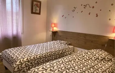 Un ou plusieurs lits dans un hébergement de l'établissement Cozy Home In Montchamp With Kitchen