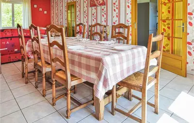 Plan de l'établissement Cozy Home In Montchamp With Kitchen