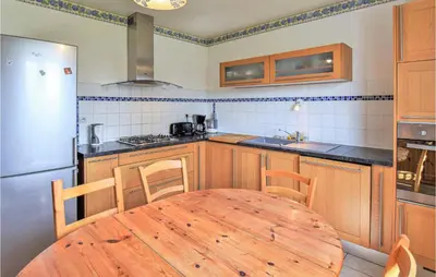 Cuisine ou kitchenette dans l'établissement Cozy Home In Montchamp With Kitchen