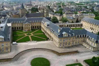 Vue générale sur Caen ou vue de la ville depuis l'appartement