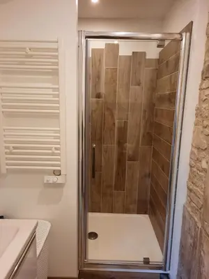 Salle de bains dans l'établissement Le Delax