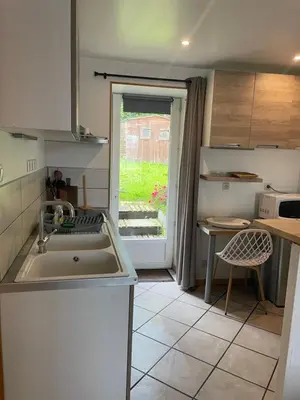 Cuisine ou kitchenette dans l'établissement Studio indépendant avec jardin privatif