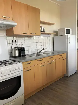 Cuisine ou kitchenette dans l'établissement F2 Vire centre
