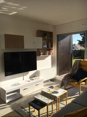 Coin salon dans l'établissement Beautiful Apartment With Gardenlk