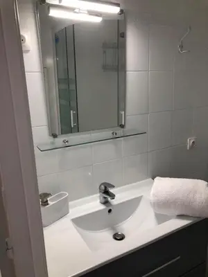 Salle de bains dans l'établissement Beautiful Apartment With Gardenlk