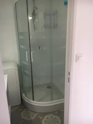 Salle de bains dans l'établissement Beautiful Apartment With Gardenlk